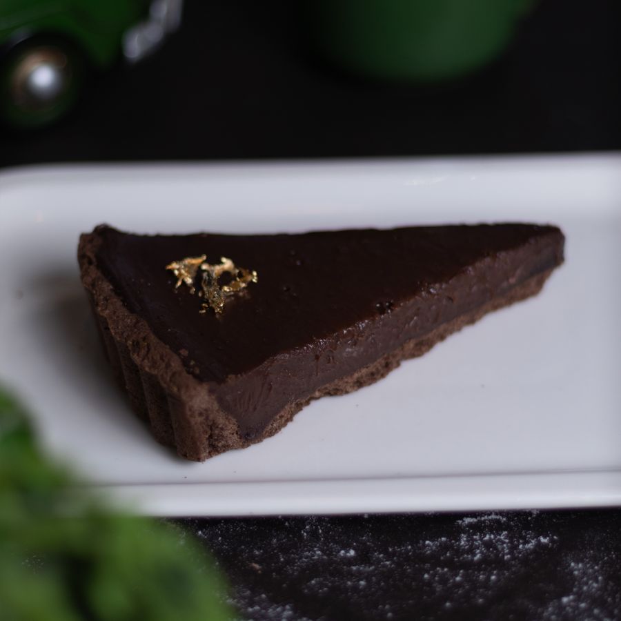 Tart with chocolate
