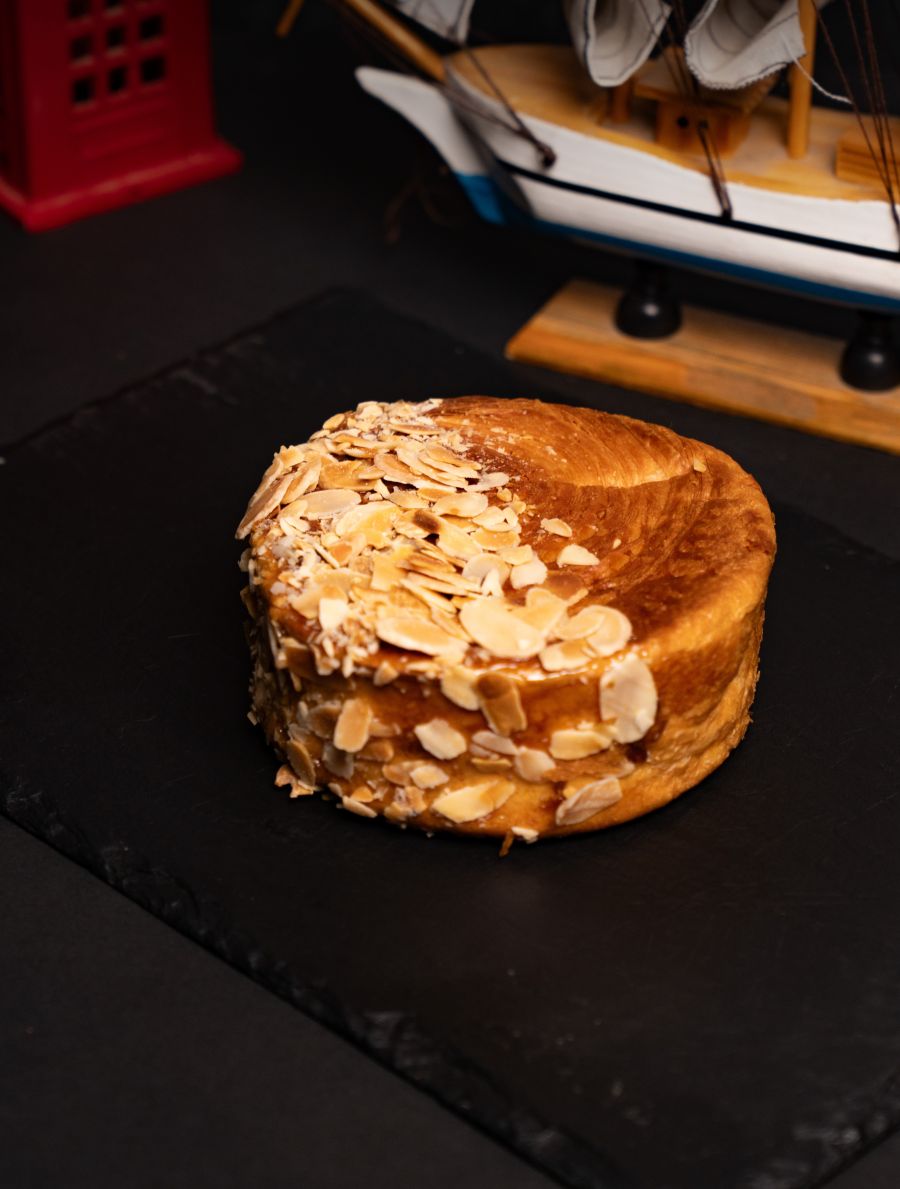 Almond new york roll